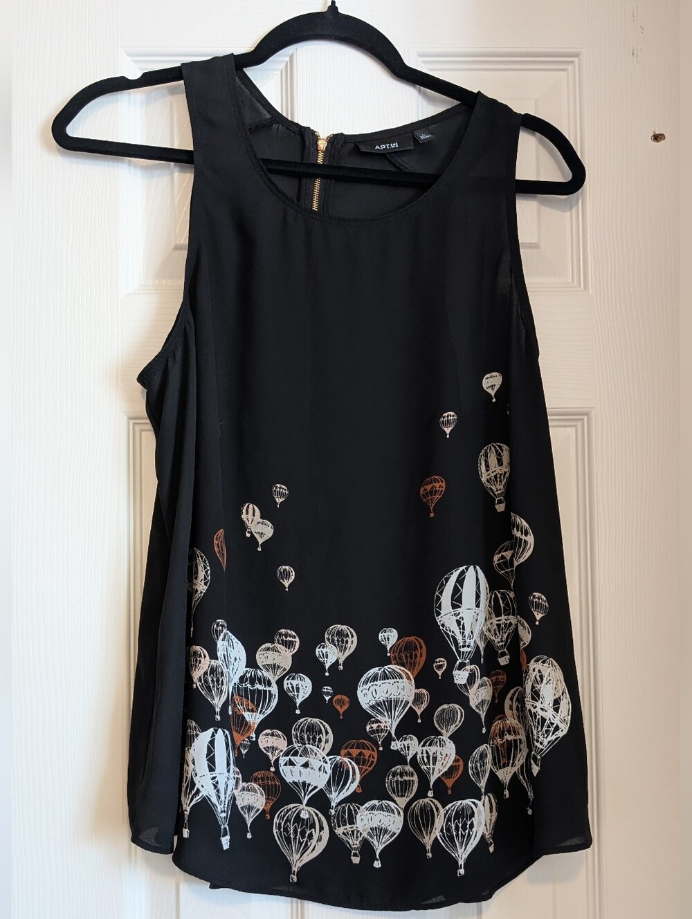 Adorable Apt. 9 Black Tank with Hot Air Balloon Print Size Large